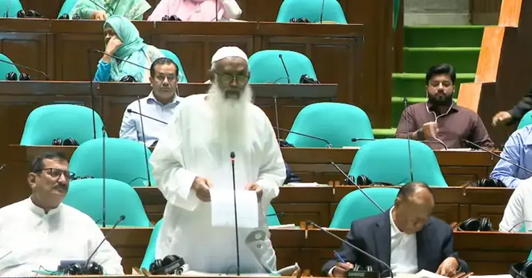 জাতীয় সংসদে ধর্মমন্ত্রী কাজী শাহ মোফাজ্জল হোসাইন কায়কোবাদ